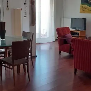https://apt-cozy-penthouse-next-to-metro-station.hotelschalkidiki.net